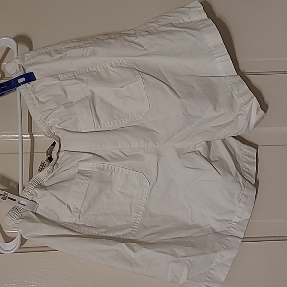 White L.L. Bean Shorts. Medium - Picture 2 of 4